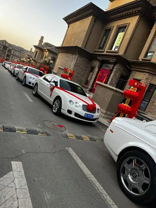 今日花车太原婚车劳斯莱斯幻影宾利飞驰车队