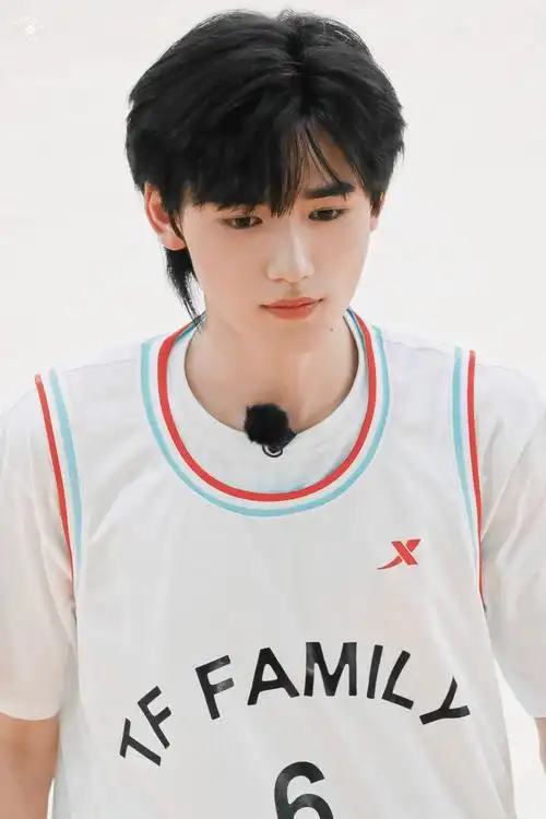 宋亚轩超话#宋亚轩 心动无限#【220720】夏日运动会 录制宋亚轩图频