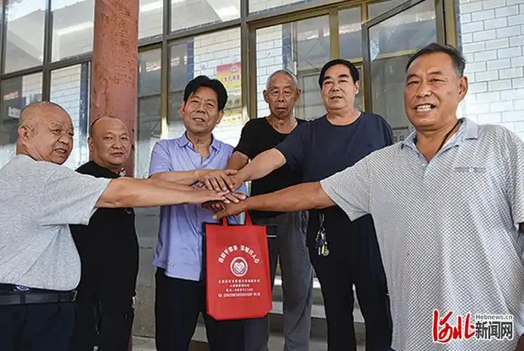 影像记录|"帮大哥":做一个和谐音符_河北新闻网