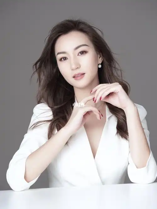 精致的白领生活从一张高端的形象照起步