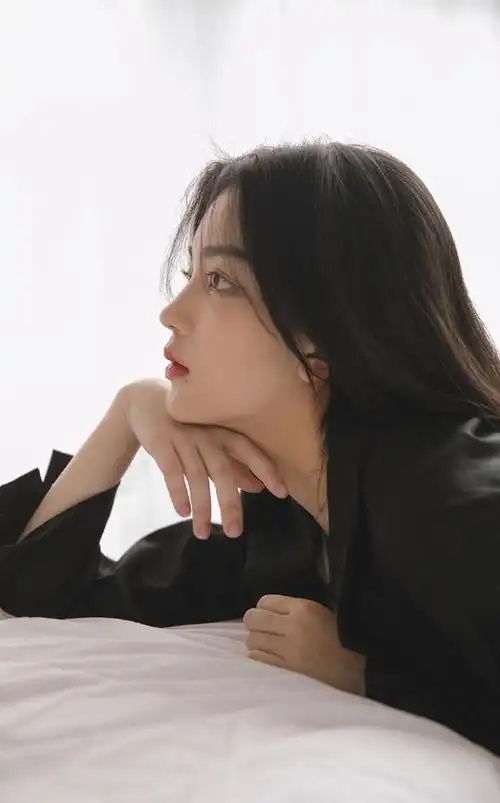 高冷气质女神迷人养眼性感写真