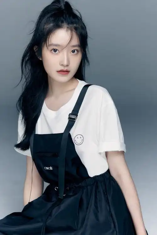 00后小花柴蔚写真释出原来小芈月长大了这么美