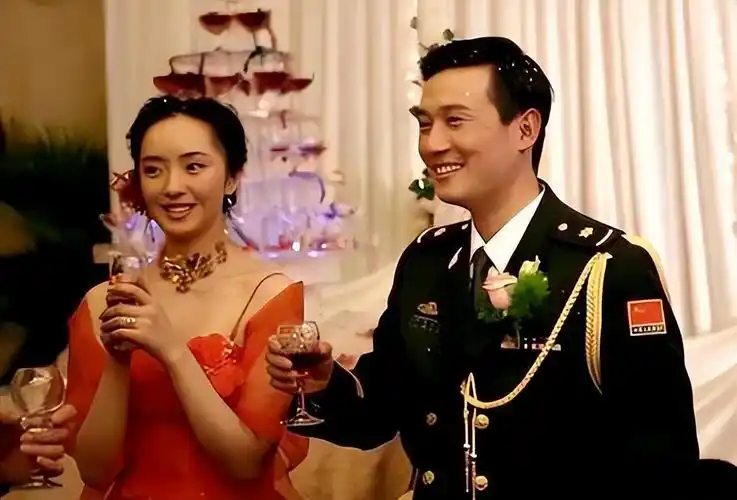 著名演员徐洪浩:比妻子大10岁,戏里演父女,戏外恩爱幸福惹人羡