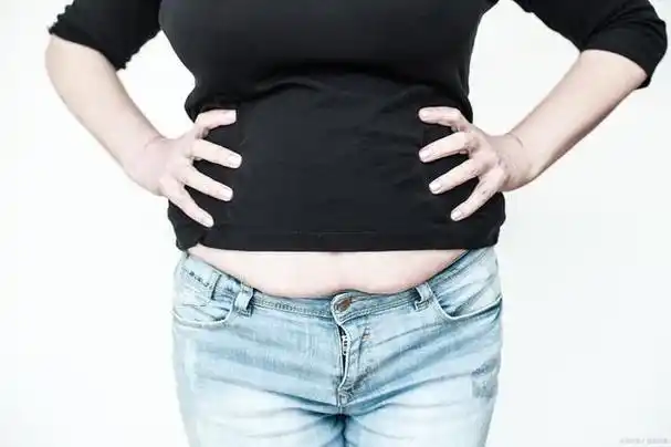 有小肚子的女生怎样穿衣显瘦?