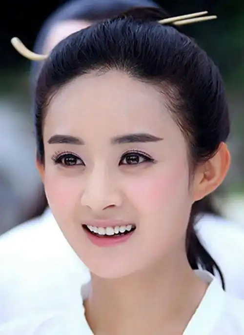 拥有娃娃脸的女明星们