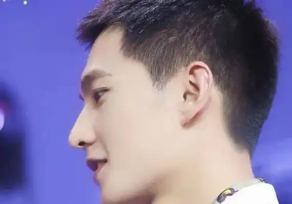 有种"整容"叫杨洋寸头,当镜头放大十倍,这颜值谁会扛得住?