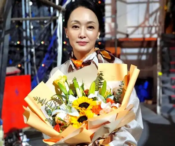 回顾《插翅难逃》主演现状,豪哥发福变老,小弟杨吉光晚年最惨