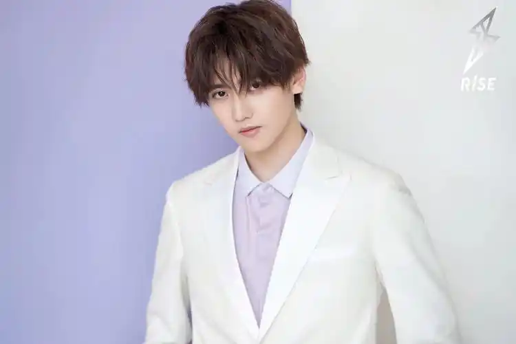 r1se成员焉栩嘉刘也出席活动造型帅气与粉丝亲切互动