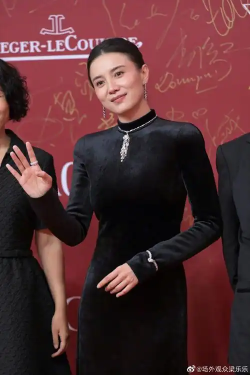 宋佳大气#今日,宋佳@宋佳出席第25届上海国际电影节活动现场!