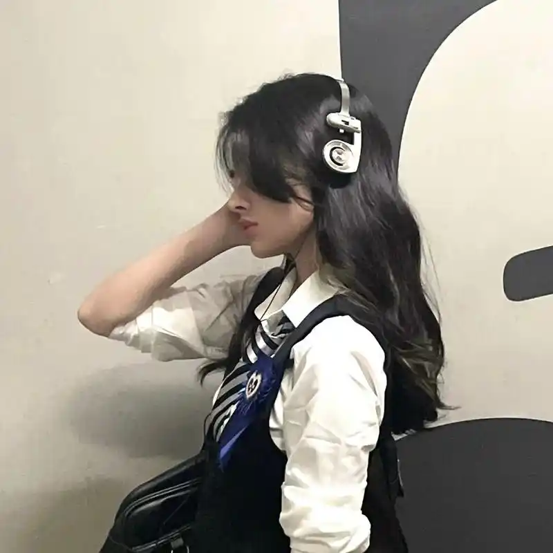 更一组网恋头像 #学院风 #摄影 #氛围感 #乌龙女校 #女 - 抖音