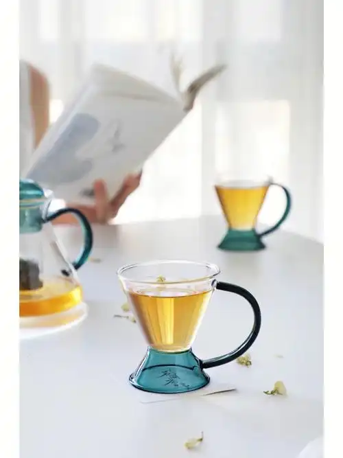 闲暇的时光一杯茶一本书