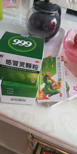 免邮费】三九 999感冒灵颗粒9袋 感冒头痛发热鼻塞流涕感冒药冲剂