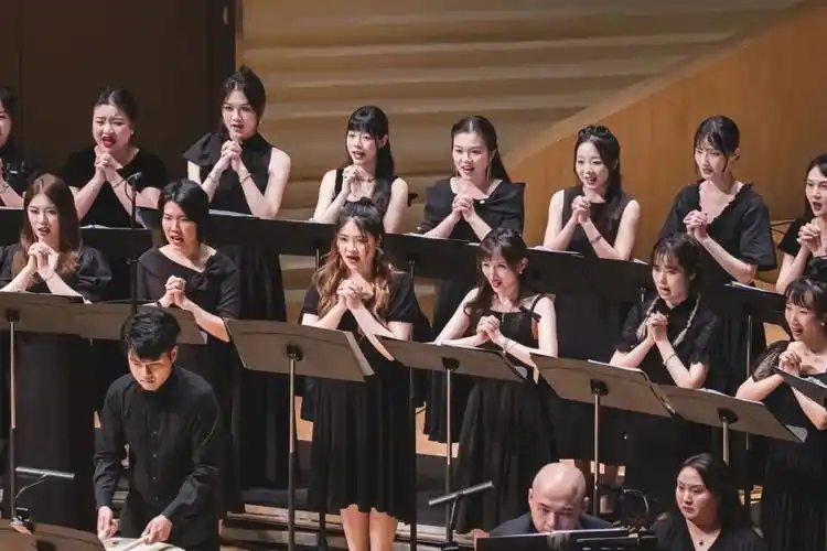 一首彩虹新歌首演