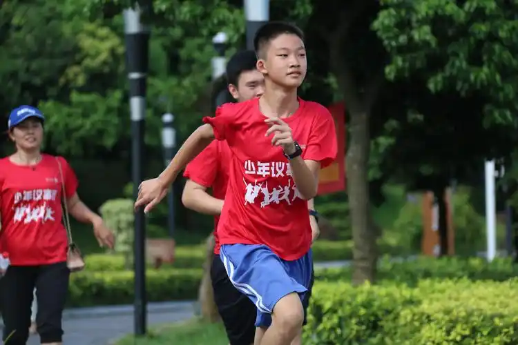 少年议事厅举行"奔跑吧 少年"主题活动