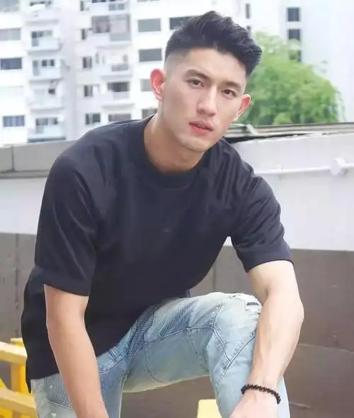 名校毕业的新加坡男模,完美侧脸让人小鹿乱撞,你心动了吗?