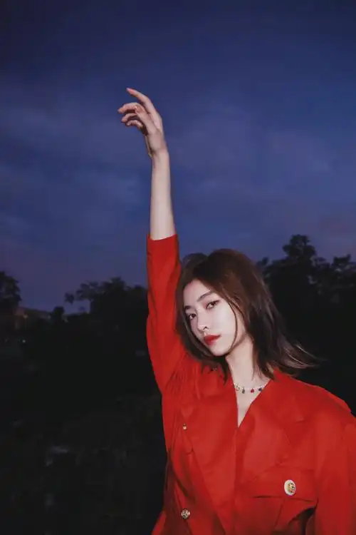 许佳琪一组红色写真大片##许佳琪情人节夜景红衣写真