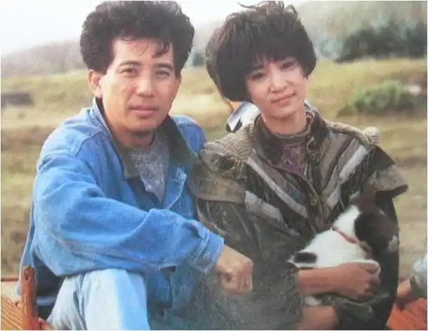 1990年的一次采访,记录下了秦汉和林青霞的甜蜜时刻.