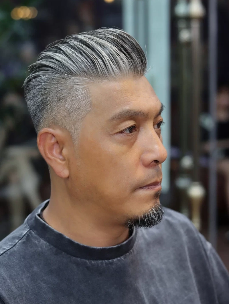 渐变毛寸发型应该算是很受欢迎的一款男士发型,10个男士8个都在剪