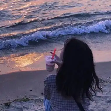 头像海边侧脸女生头像夕阳女生头像在海边侧脸清晰短发背影头像大海