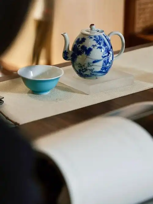 一杯茶 一本书 是一种生活呀读一本书 用生活所感去读书用读书所悟去