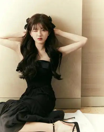 赵露思出席星动之夜,生图状态好能抗,这皮肤没搞错吧?