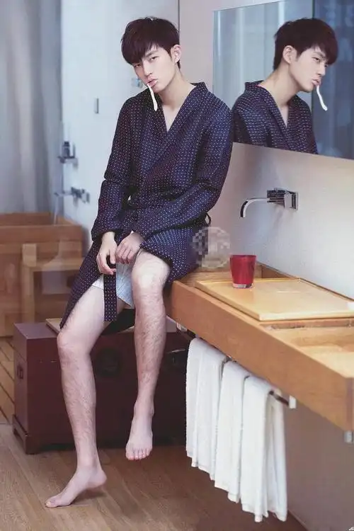 王源的腿女生都自愧不如,最可惜的是董力腿毛太浓密了!_网易订阅