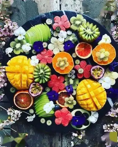 水果摆盘装饰也可以如此精致美丽 .