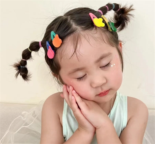 圆脸小女孩扎发 漂亮可爱又软萌_儿童发型 - 美发站