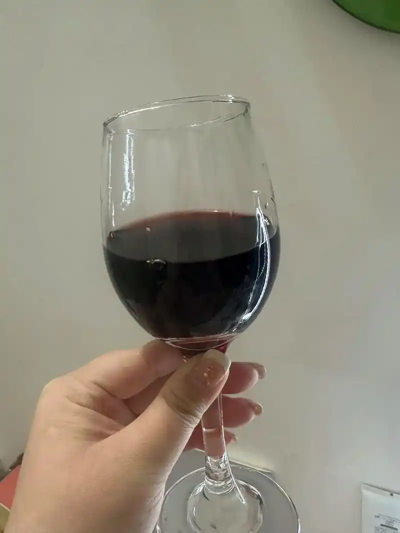 微醺时刻 #小酒解心宽 #深夜的红酒 #故事与酒 情绪上来 - 抖音