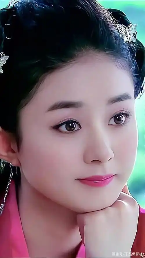 赵丽颖的古装扮相真的很耐看,特别是婴儿肥,看起来非常的可爱.