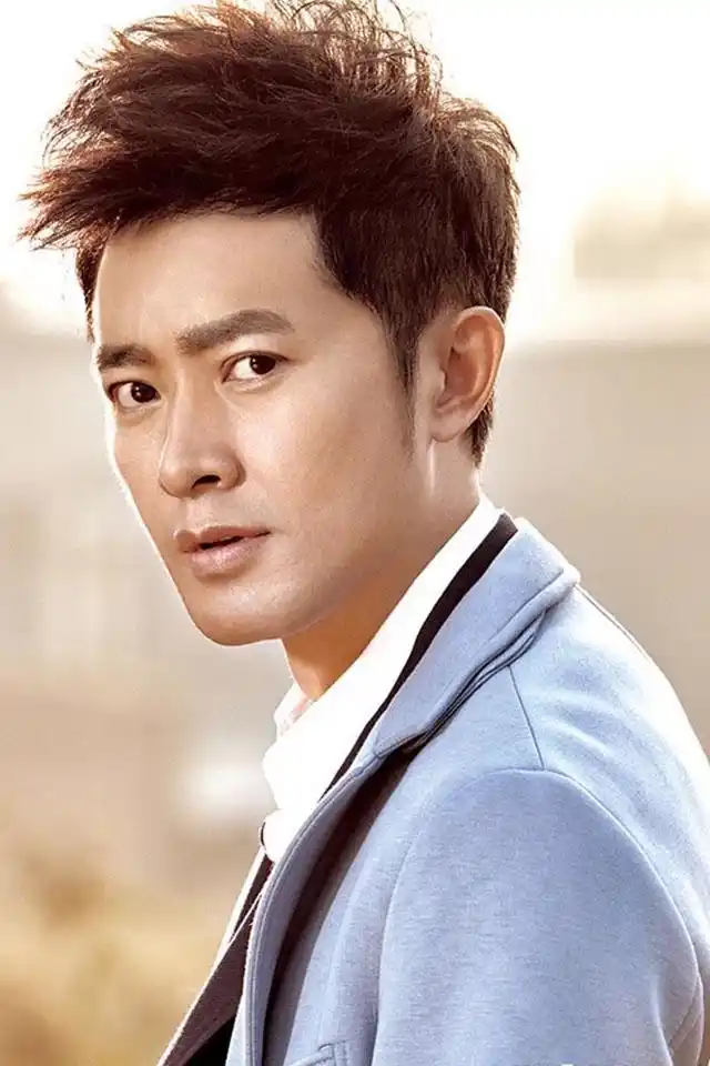 魅力型男任泉帅气时尚混搭写真手机壁纸 兀自守着寂寞的海