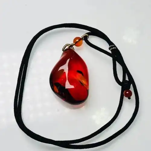 精美缅甸血珀吊坠,樱桃红,珀体微微粉,配精美手工绳,尺寸45/30/16.