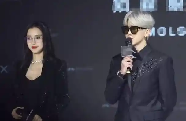 蔡徐坤baby《跑男》后再同台,这打扮,确定不是豪门姐弟?