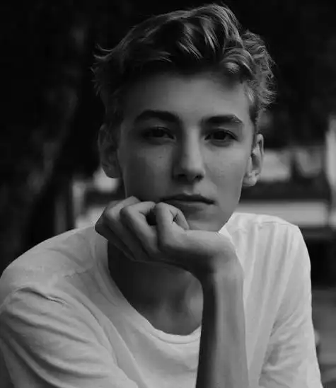 超帅外国明星头像(明星海外头像) - 男生带字头像 - 艾伊特头像站