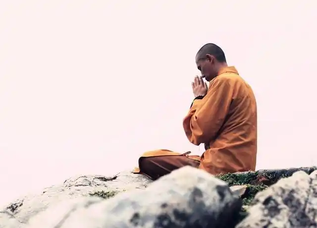 比如需要剃掉头发,比如需要不近女色等等,因为修行需要放弃人间欲望