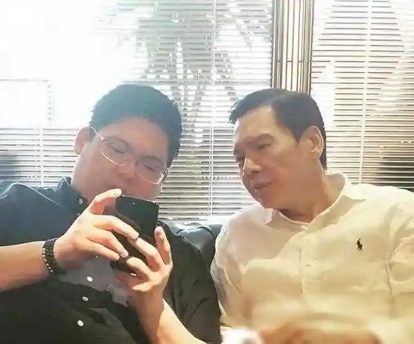 原创向佐和向佑被吐槽长相发文怒怼不要写我弟弟不会原谅任何人