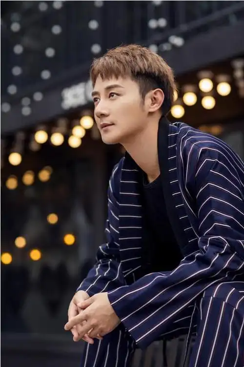 实力偶像艺人张倬闻秋冬写真喋血长江热播