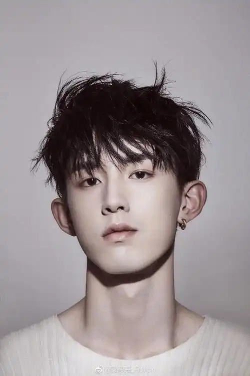 小鲜肉帅哥90后明星男神郭俊辰小鲜肉私房写真照片帅哥猛男文章小虾米