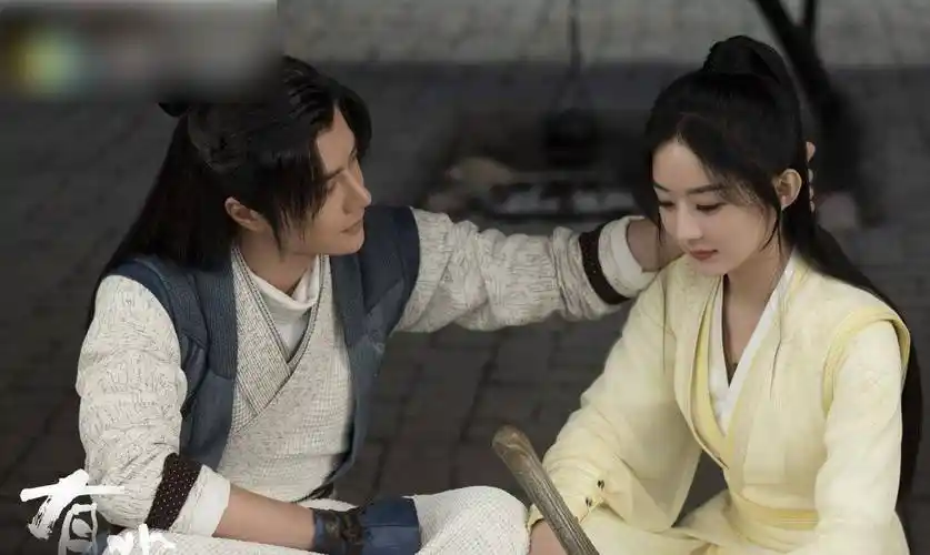 继《有翡》后,王一博和赵丽颖再度合体,俊男美女同框模样太养眼_网友