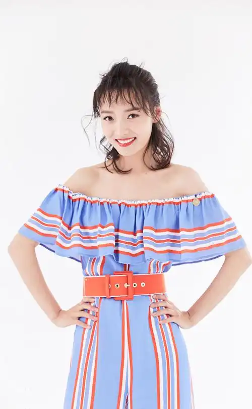 林源性感露肩写真图片34