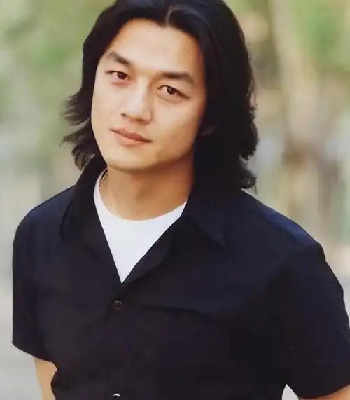 李亚鹏老婆首晒继女合照李嫣唇腭裂修复成功与后妈相处像姐妹