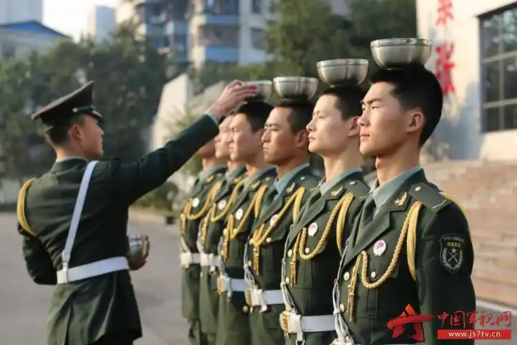 练好军姿第一课 仪仗兵的"七大神器" - 中国军视网
