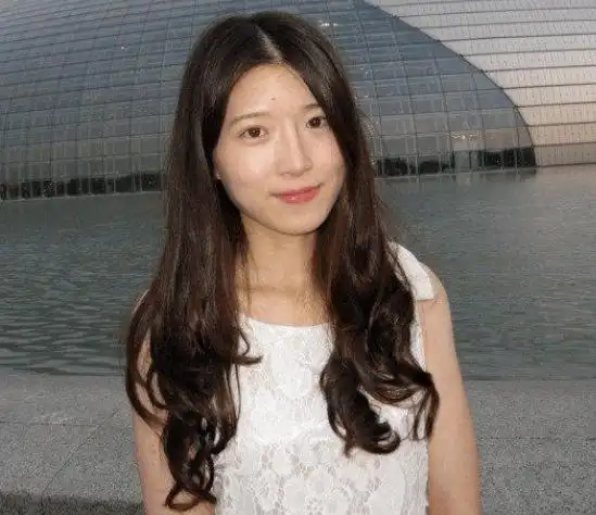 低调了37年,63岁冯巩老婆近照曝光,原来是我们熟悉的她_艾慧_家庭