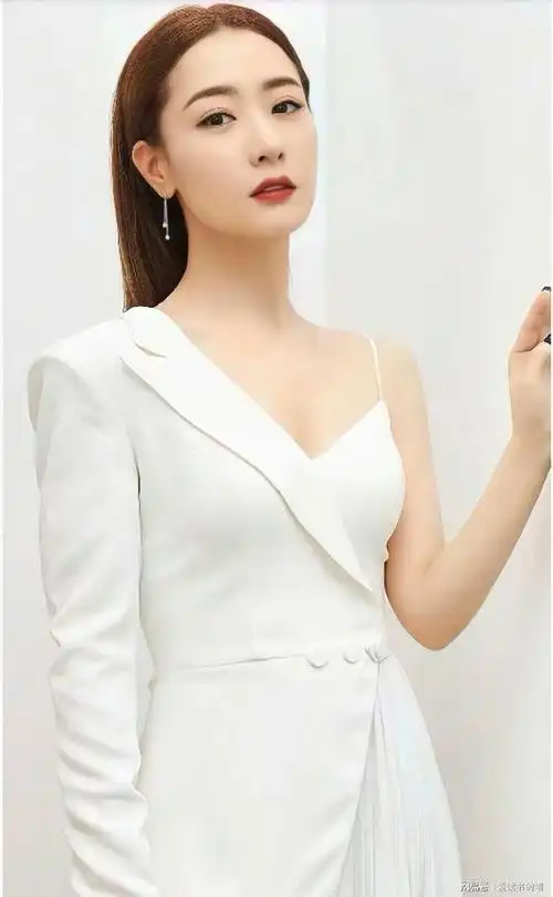 37岁白冰气质出众惹人注目,美出新高度|写真|她的演技|白冰(演员)