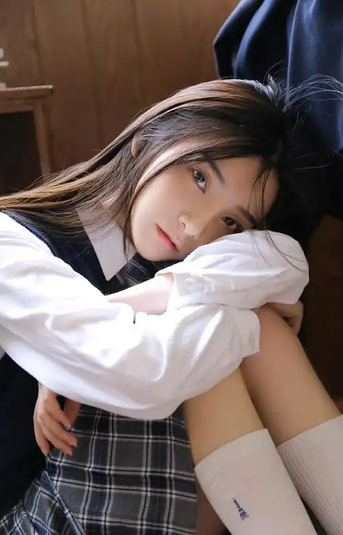 长发美女校花,学生制服清新甜美!_高清图集_新浪网