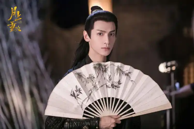 罗云熙《月上重火》黑衣剧照图片[10/18]_电视剧_美桌网