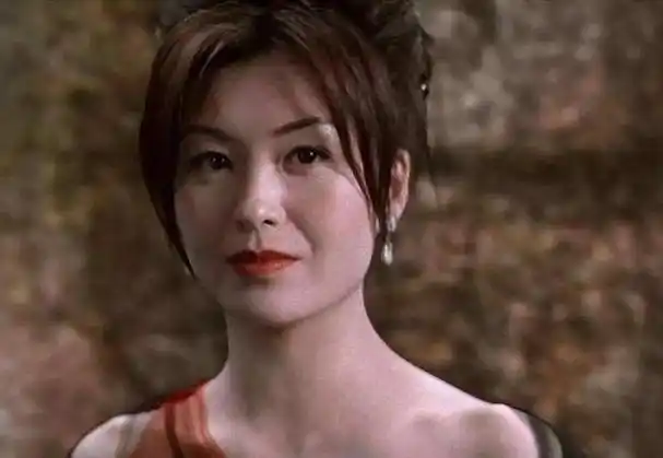 伍咏薇老公痛改花心本色与男友人酒吧聊天曾因两次出轨被原谅