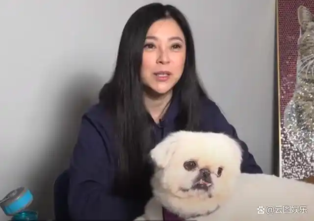 1月24日大年初三,港星傅明宪在个人社交账号上分享了近照,并留言祝福