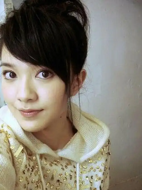 【明星也会丑】郭采洁最新私照曝:乱发,法令纹被乡民酸老十岁!