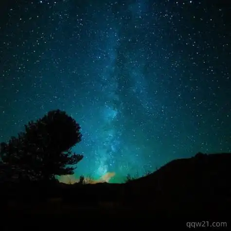 原宿风景头像黑色夜幕下闪闪的银河星空风景图片